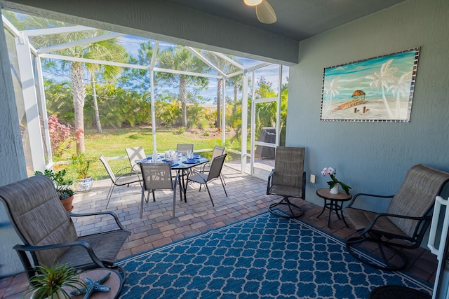 sunroom / solarium featuring ceiling fan