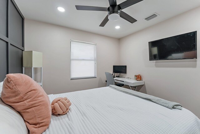 bedroom featuring ceiling fan