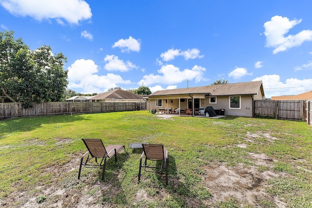 view of yard featuring a patio