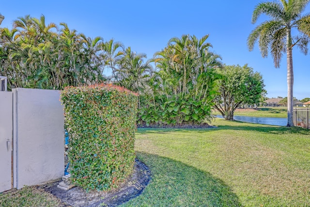 view of yard featuring a water view