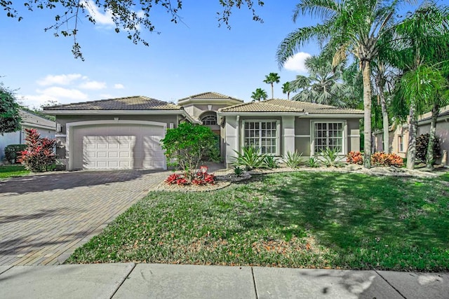 view of front facade featuring a front yard and a garage