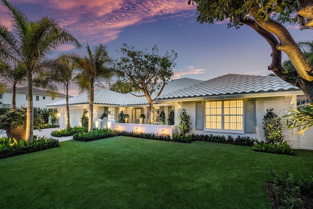 view of front of house featuring a lawn and a garage