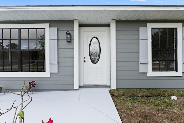 property entrance featuring a patio