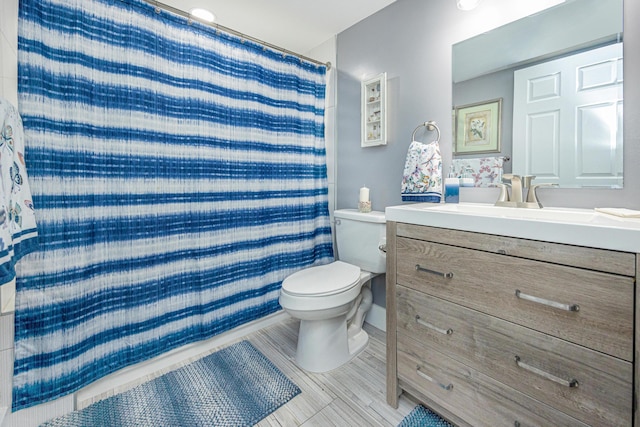 bathroom with a shower with curtain, vanity, and toilet