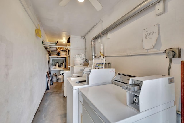 laundry room featuring washing machine and clothes dryer and ceiling fan