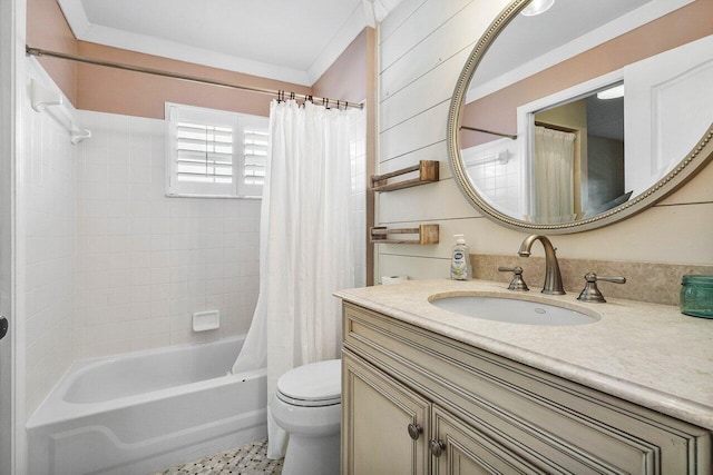 full bathroom featuring shower / bathtub combination with curtain, vanity, crown molding, and toilet