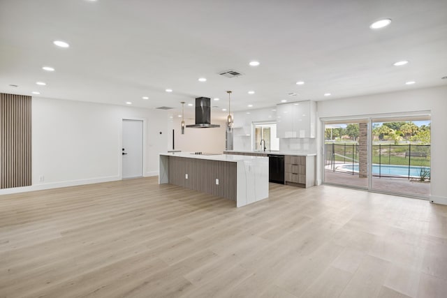 kitchen featuring visible vents, modern cabinets, a spacious island, island range hood, and dishwasher