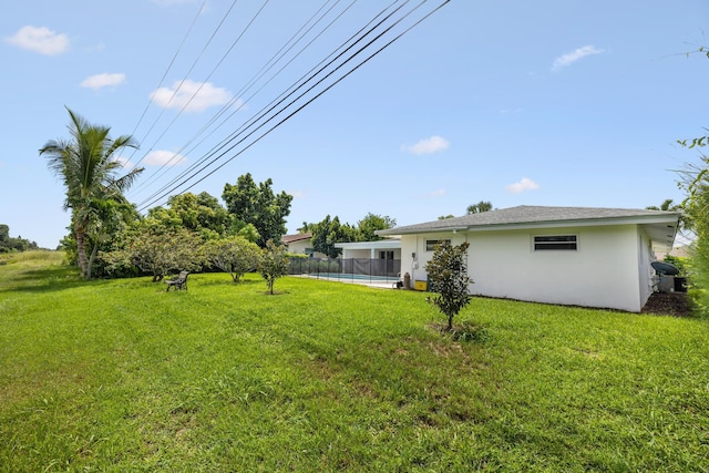 view of yard featuring a fenced in pool