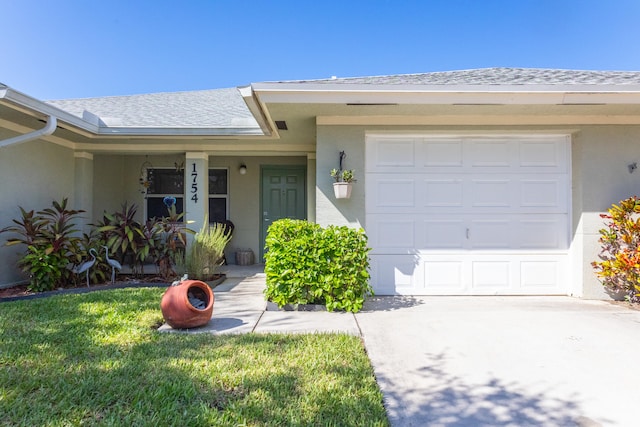 view of front of house with a front lawn and a garage