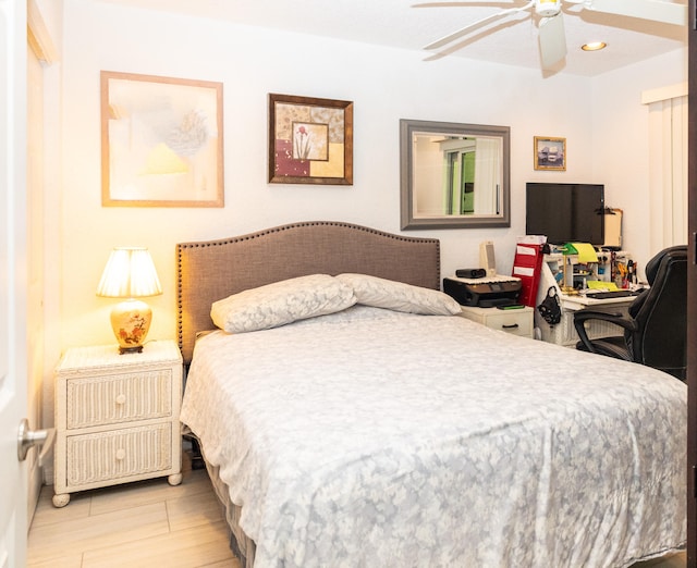 bedroom with ceiling fan