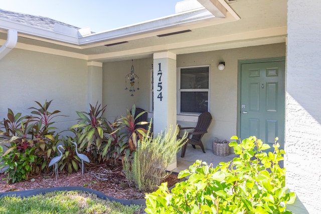 doorway to property with covered porch