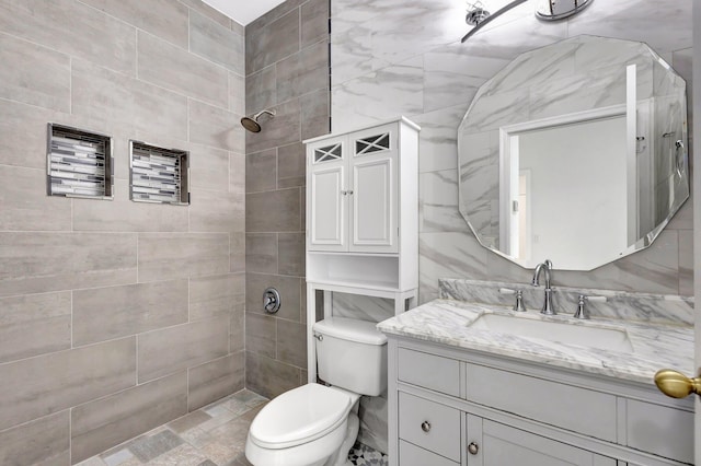 8620 Pine Cay, West Palm Beach, FL 33411 - bathroom featuring tiled shower, vanity, and toilet