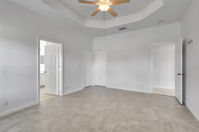 8620 Pine Cay, West Palm Beach, FL 33411 - empty room with ceiling fan, a tray ceiling, a smoke detector, and baseboards