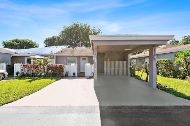 view of front facade with a front yard