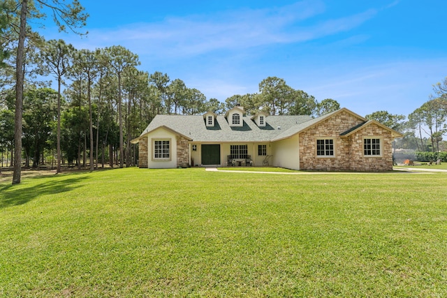 view of front of property with a front yard