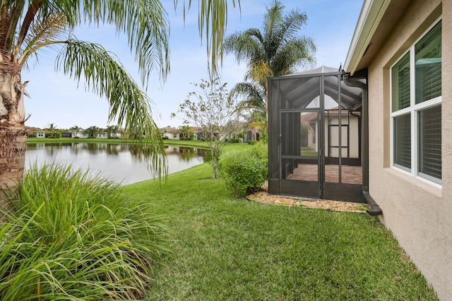 view of yard featuring a water view