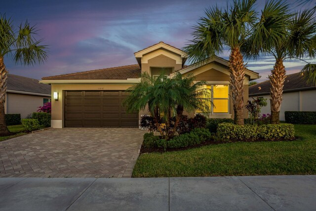 view of front of house featuring a lawn and a garage