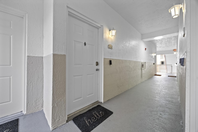 entrance to property featuring covered porch