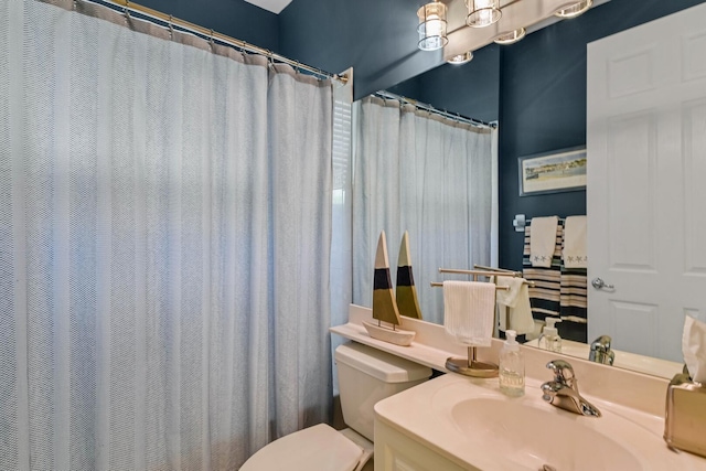 bathroom featuring a shower with curtain, vanity, and toilet