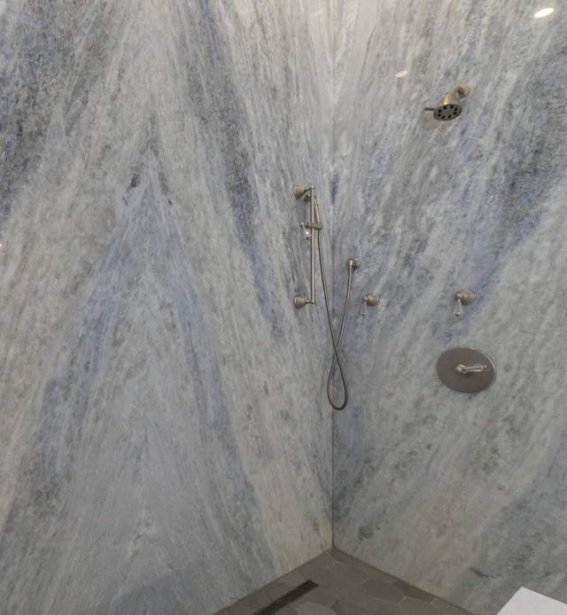 interior details with a tile shower