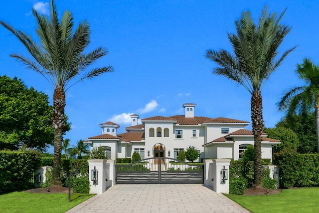 view of front of house featuring a front yard