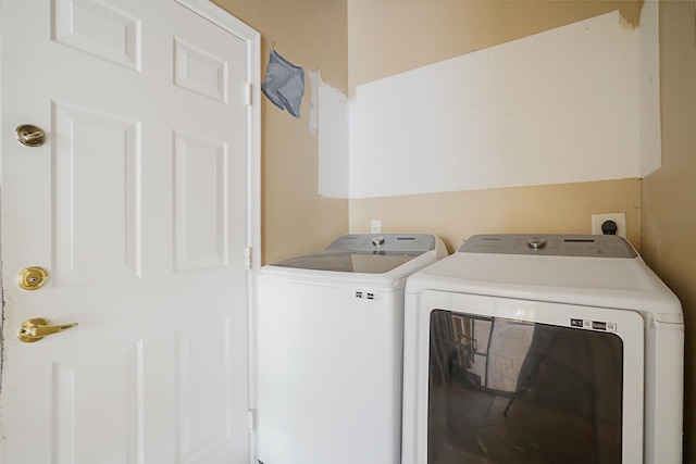 laundry room with independent washer and dryer