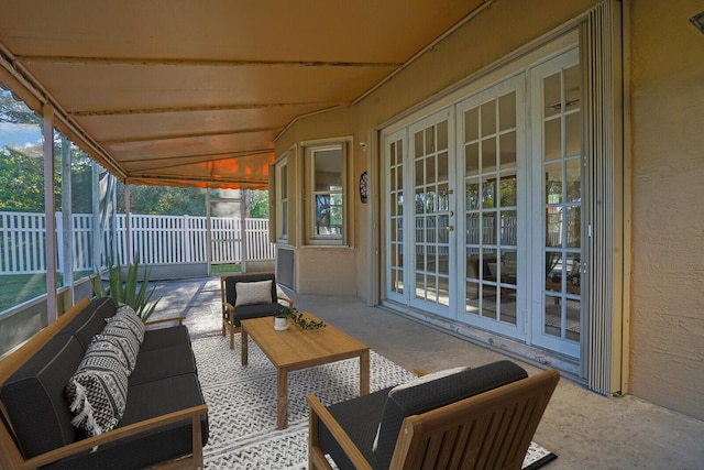 sunroom featuring a healthy amount of sunlight and vaulted ceiling