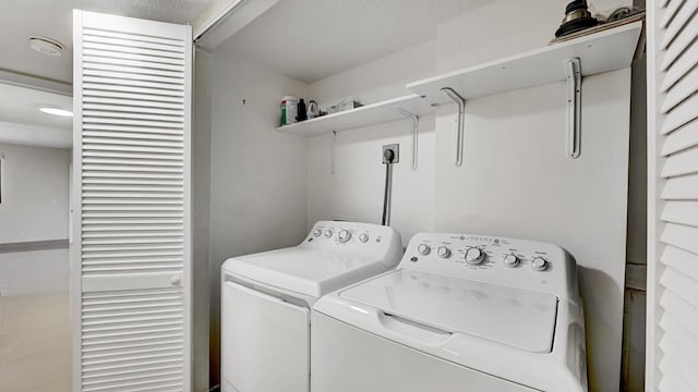 washroom featuring washing machine and clothes dryer