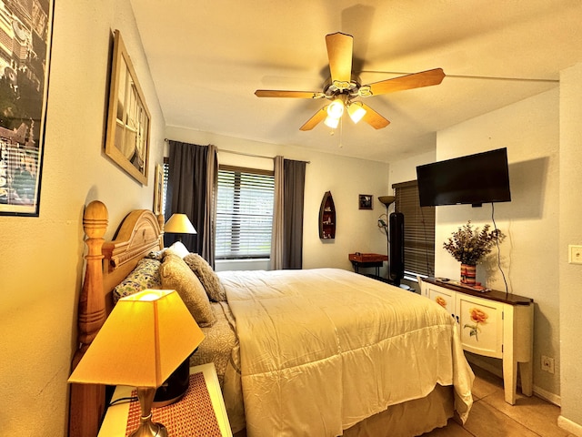 bedroom with ceiling fan