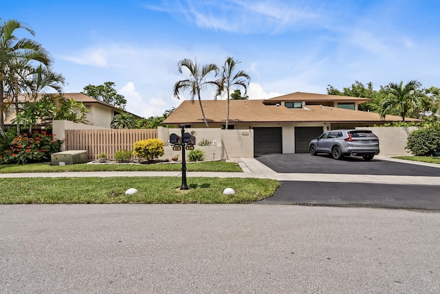 view of front facade featuring a front yard and a garage