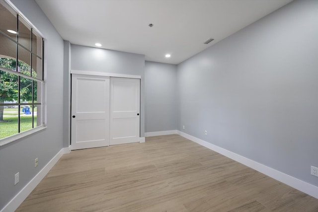 unfurnished room featuring light hardwood / wood-style flooring