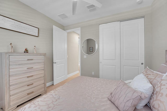 bedroom featuring a closet and ceiling fan