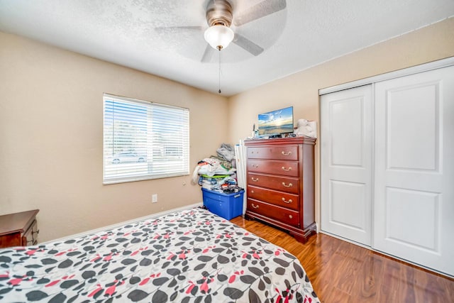 bedroom featuring a closet, ceiling fan, a textured ceiling, and hardwood / wood-style flooring