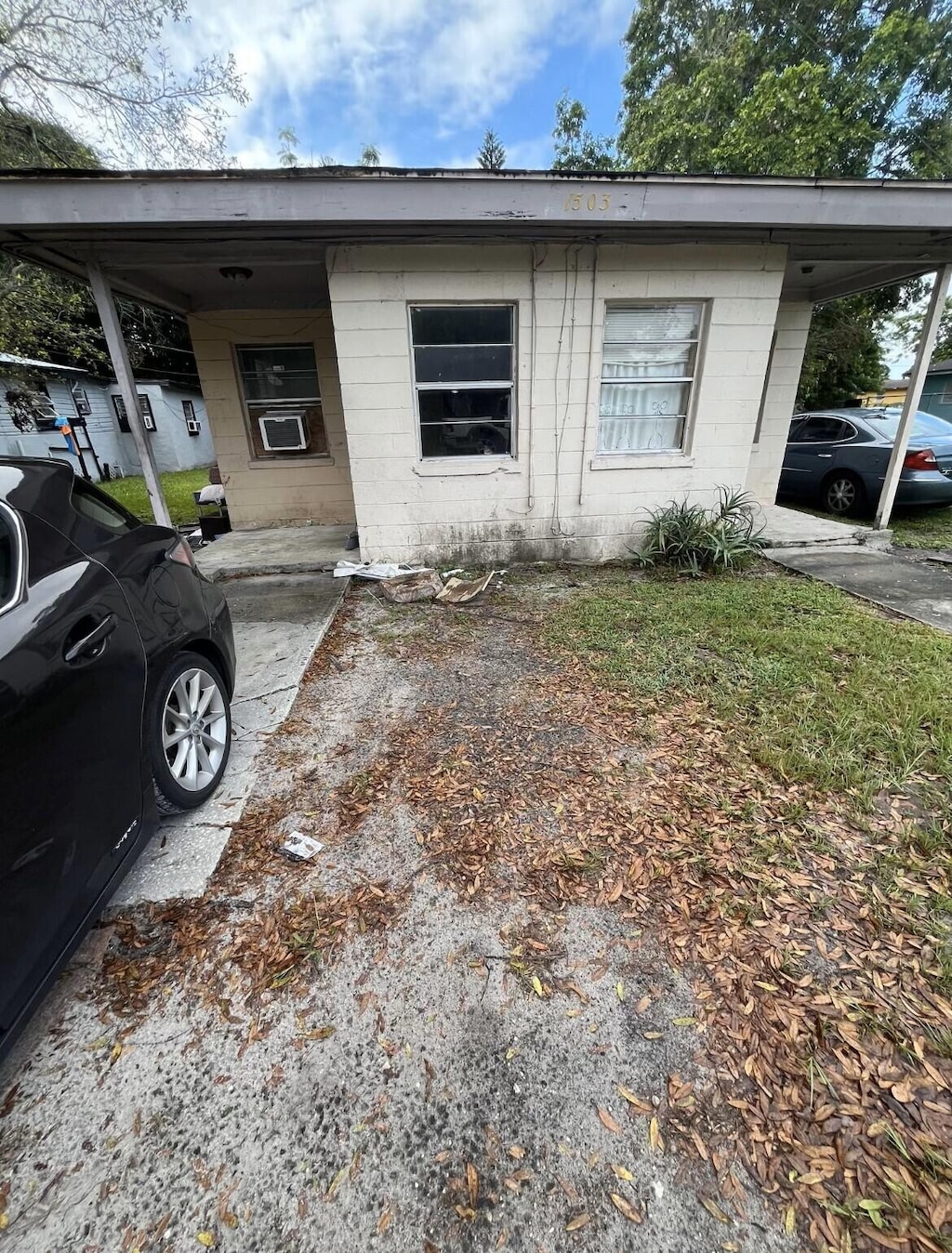 view of front of house with a carport