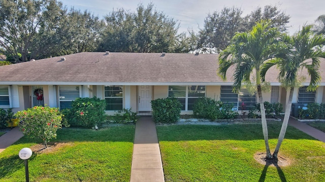 single story home with a front yard