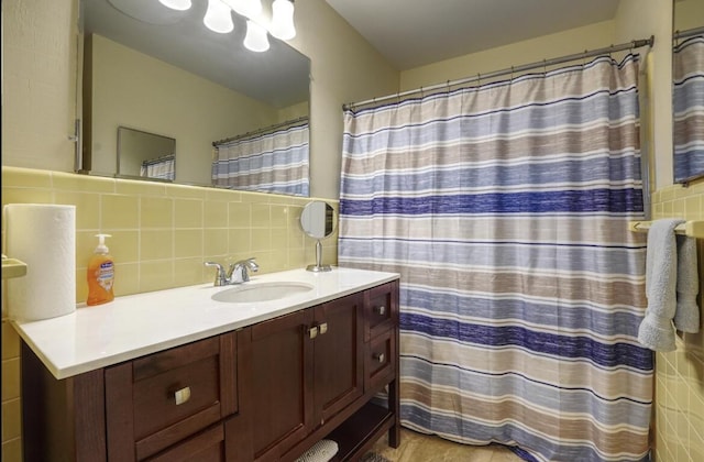 bathroom featuring decorative backsplash and vanity