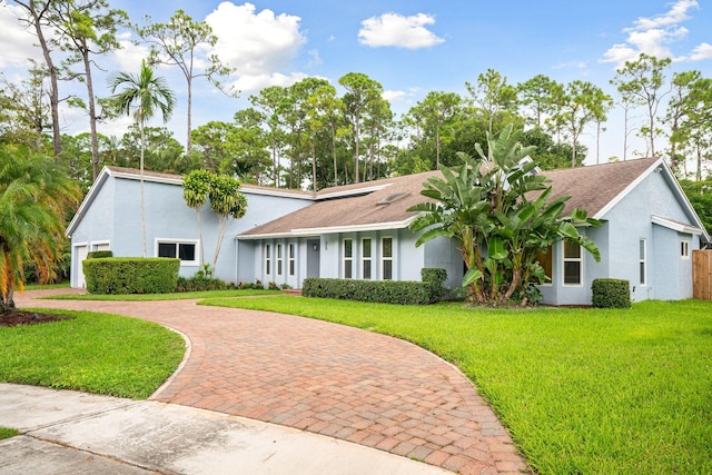 ranch-style house featuring a front yard