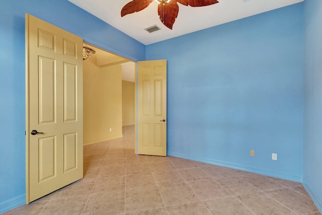 empty room with ceiling fan