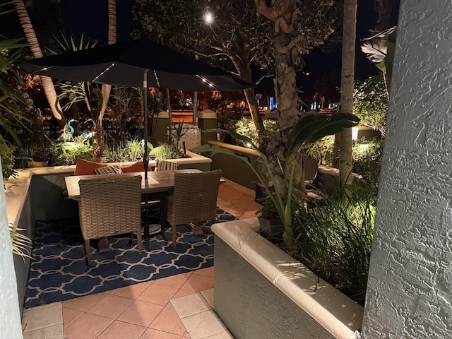 view of patio featuring outdoor lounge area