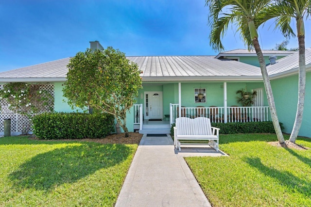 view of front facade featuring a front lawn and a porch