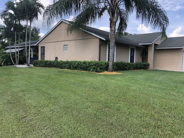 view of front of home featuring a front yard