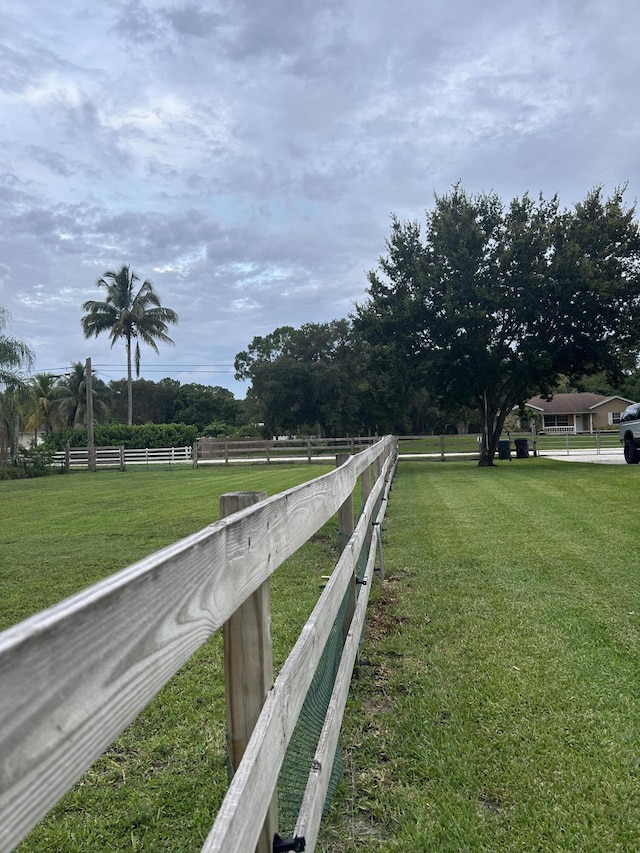 view of yard featuring a rural view