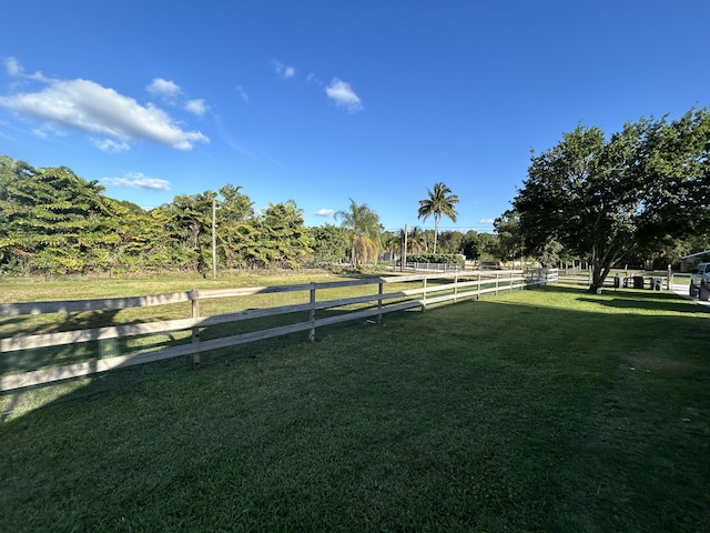 view of yard featuring a rural view