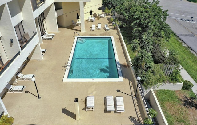 view of swimming pool