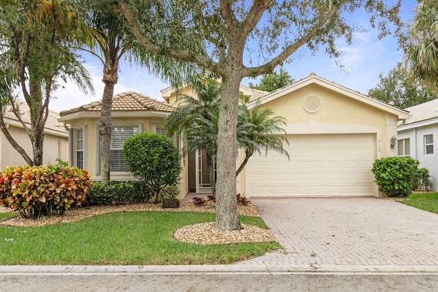 view of front of property featuring a garage