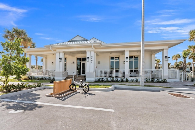 view of front of home featuring a porch