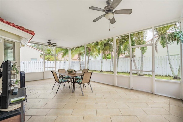 sunroom with ceiling fan