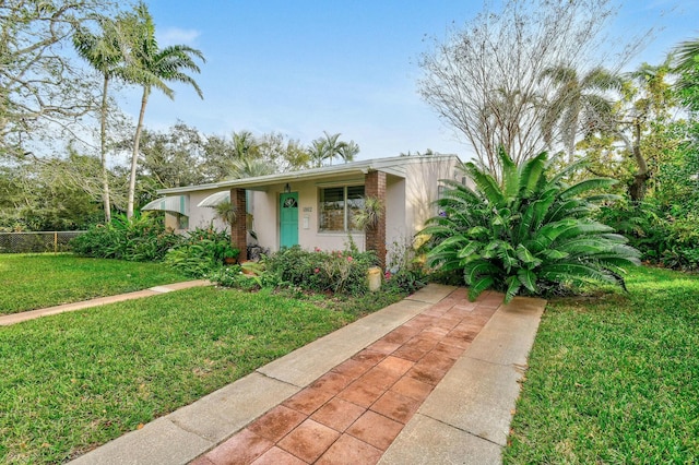 ranch-style house featuring a front yard