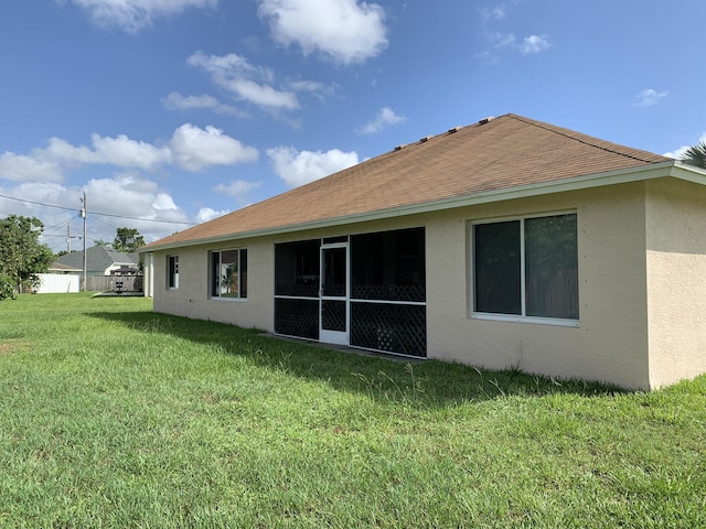 back of house featuring a lawn