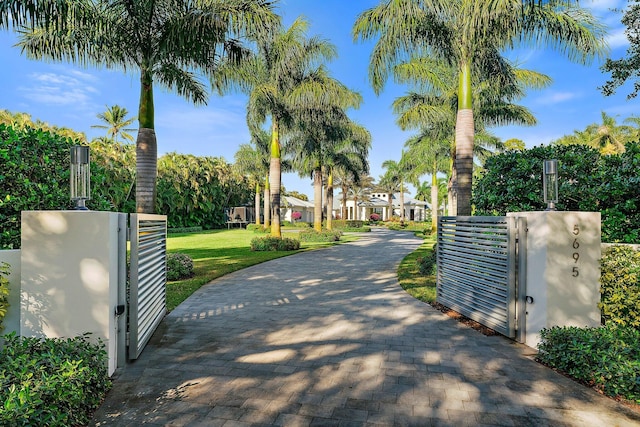 view of gate featuring a lawn